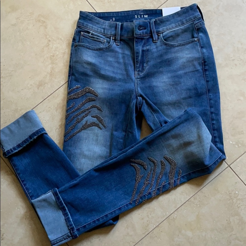 WHBM NWT Midrise Tiger animal design beaded Embellished Slim Ankle Jeans